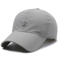 Casquette de baseball en mesh gris respirant avec lettre R brodée et visière courbée - Réglable / Gris clair