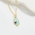 Collier main de Hamsa doré avec œil du démon et zircon cœur sur support en pierre - Main de Fatma (XL3252-3)