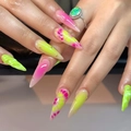 Faux ongles stiletto 3D dégradé vert néon et rose avec motifs floraux spirale - Style Colle (CJCY-544)