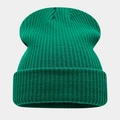 Gros plan du bonnet en maille vert foncé avec texture côtelée et large revers - 227# Vert Émeraude