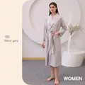 Peignoir gaufré gris argenté pour femmes avec ceinture et grandes poches - XL / Style Femme / Gris Argent
