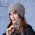 Conjunto de gorro y bufanda de punto gris para mujer con forro polar y rombos - Caqui