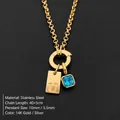Collar de acero inoxidable dorado con placa letra U y colgante de cristal azulado - Letra U