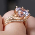 Luxuriöser roségoldener Ring mit ovalem weißen Zirkon und funkelndem Wellen-Design - US 5 / Roségold