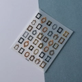 Détail macro des stickers 3D gaufrés TS-109 avec motifs de cadres métalliques rétro - Style de Cadre Photo Rétro (TS-109)