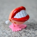 Classic clockwork wind-up walking teeth toy with red lips and pink feet base - Lip Teeth