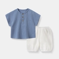 Set neonato in mussola di cotone blu con bottoni in legno e pantaloncini bianchi elastici - 80cm / Blu + Bianco