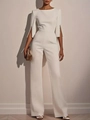 Detail eines weißen Jumpsuits mit weitem Bein und perlenbesetzten Schlitzärmeln - S / Weiß