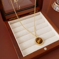 Collana a treccia dorata con ciondolo tondo in occhio di tigre marrone in scatola regalo - Collana-Oro-Marrone