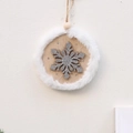 Adorno de copo de nieve de madera y piel sintética blanca para el árbol de Navidad - Copo de nieve