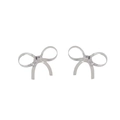 Silberne Schleifen-Ohrstecker aus flachem Metallkettengeflecht für einen minimalistischen Look - Kurze Ohrringe (DPE2541) / Silber