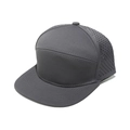 Vista detallada de gorra gris de visera plana con orificios de ventilación láser - 56-58cm / Gris oscuro