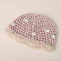 Vue détaillée du bonnet en maille fait main avec paillettes et bordure en plumes - M (56-58cm) / Rose