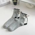 Calze grigie in cotone con pizzo nero, fiocchi e pompon in perfetto stile dolce lolita - Taglia unica / Grigio