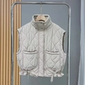 Gilet trapuntato beige alla moda con collo alto, grandi tasche e coulisse regolabile in vita - XS / Bianco