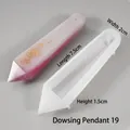 Détail macro du moule en silicone pour pendentif pendule avec résine rose et or - Pendule No. 19