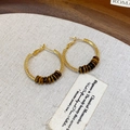 Vintage Goldene Creolen mit braunen Tigerauge-Perlen auf strukturiertem Leinen - 3# Tigerauge Runde Creolen (Vergoldet)