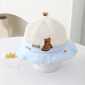 Dettaglio ricamo orsetto e scritta HELLO BEAR su cappello da sole a rete bebè - 50cm (1-3 anni) / Blu