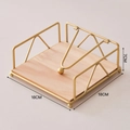 Quadratischer Serviettenhalter aus Metall mit Goldrahmen und Holzsockel im Nordic-Stil - Quadratisch 3-Seitig Offen (Mit Druckstange) / Gold