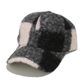 Dettaglio cappellino invernale in pile scozzese con trama calda e finitura soffice - M (56-58cm) / Rosa