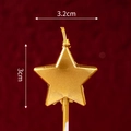 Vela de Navidad estrella dorada de 3,2cm de ancho y 3cm de alto sobre fondo rojo oscuro - Vela Estrella - Dorado