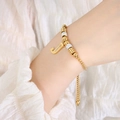 Elegante 18K vergulde kralenarmband met een fonkelende hanger met kristallen letter J - Gouden Armband - Letter J