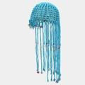 Chapeau de méduse au crochet bleu avec perles colorées et longues franges de plage - M (56-58cm) / Bleu lac
