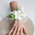 Corsage de poignet de mariage blanc avec lys et marguerites sur ruban en maille - Corsage de Poignet - Blanc