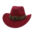 Dettaglio cappello cowboy in feltro bordeaux con ricamo etnico e fibbia in bronzo decorata - Borgogna