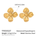 Gedetailleerd beeld van gouden bloemoorbellen met afmetingen en roestvrij staal specs - Bloem Oorknoppen (YYE025227)