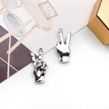 Coppia di ciondoli a forma di mano con gesto V in argento antico per gioielli fai da te - 12x23mm / Argento Antico Gesto Forbici