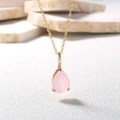 Elegante collana a catena dorata con pendente in pietra rosa a forma di goccia d'acqua - Pendaglio a Goccia in Zirconia Rosa con Catena Dorata