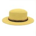 Texture détaillée du chapeau canotier en paille tressée avec chaîne dorée et ruban noir - M (56-58cm) / Jaune Néon