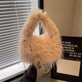 Plüschige Kunstpelz-Handtasche in Apricot mit goldener Kette für den Herbst Winter - Khaki