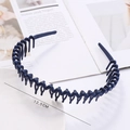 Detail view of navy blue zig-zag non-slip headband with a 12.5cm diameter measurement - Dark Blue (Wave)