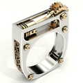 Anello steampunk meccanico con ingranaggio argento e pistone oro in stile industriale - US 8 / CR6595 Bicolore