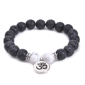 Elastische armband van zwarte lavasteen en witte turkoois met Om-lotus hanger - Om Hanger 10mm Lavasteen Witte Howliet Stijl