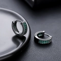 Boucles d'oreilles créoles gunmetal serties de cristaux vert émeraude style hip-hop luxe - Noir Zircone Verte