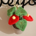 Kreativer Plüsch-Anthurien-Pflanzenanhänger mit grünen Blättern und roten Blüten - 10cm Schlüsselanhänger Stil / Rot