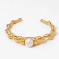 Unregelmäßiger goldener Wellenarmreif mit Perle, minimalistischer Vintage-Stil für Damen - Einzelperle Wellenstil (KA1227) / Gold