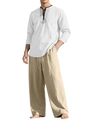 Ensemble en lin pour hommes avec chemise Henley blanche et pantalon beige à cordon - S / Blanc + Khaki