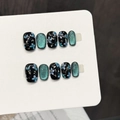 Faux ongles bleus à fleurs sur base noire, paillettes œil de chat et feuilles d'or - Très Petit (XS) / Fleur d'étoile Bleu Encre - Cercueil Extra Court (3325-Cercueil Extra Court)