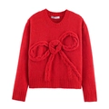 Maglione in maglia rossa girocollo con grande fiocco 3D decorativo su sfondo bianco - S / Rosso