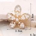 Accessorio fiore a cinque petali dorati con perle e cristalli, misura 3,8cm x 3,5cm - D2681 Fiore a Cinque Petali e Perla / 35mm*38mm