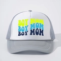 Grau-weiße Trucker-Mütze mit BOY MOM Wellendruck und verstellbarem Mesh-Netz - Einheitsgröße / Hellgrau Weiß