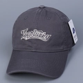 Dettaglio del cappello in cotone grigio scuro con ricamo Keeplucky e cartellino del prodotto - M (56-58cm) / Grigio