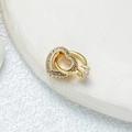Pendentif cœur et anneau entrelacés plaqué or avec micro-pavage de zircons brillants - Diamant de Cœur