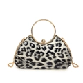 Modieuze zwart-witte luipaardprint clutch met gouden ringhandvat en fijne schouderketting - 22*7*12 / Zwart
