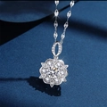 Exquisito collar con colgante floral de plata y circonitas brillantes sobre fondo azul - Xl-127 [viene Con Caja Y Cadena]