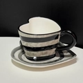 Juego de café de cerámica con forma de corazón y rayas blancas y negras pintadas a mano - 280ml / Negro